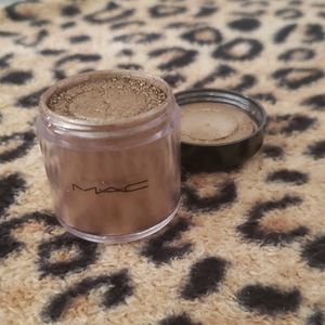 MAC PIGMENT in original full size in BRASS